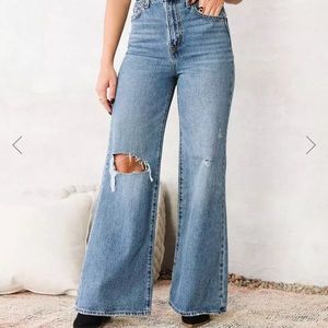 LEVI’S High Loose Flare Jean